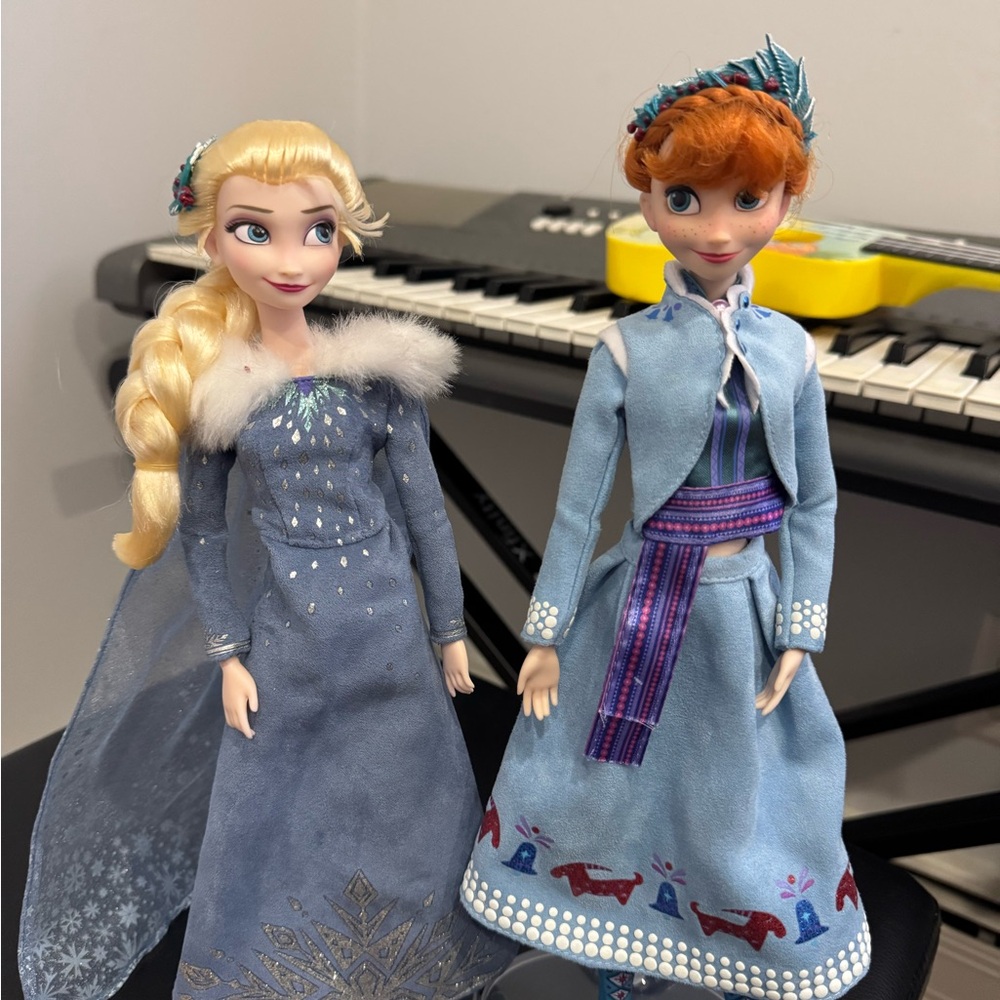 Elsa and Anna dolls "Olaf's Frozen Adventure"